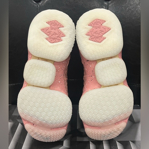Nike Lebron XV LMTD (GS) - 6.5Y - Picture 3 of 6